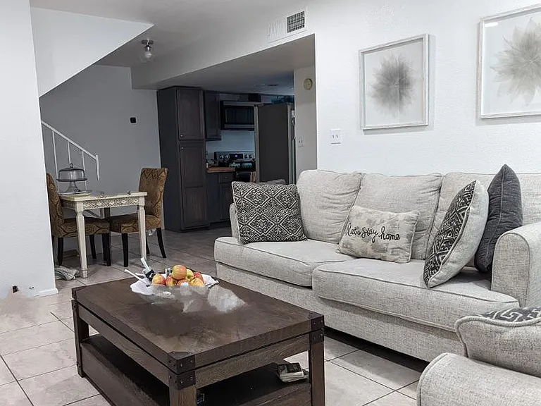306 E Ludlow Dr #B — Photo 9