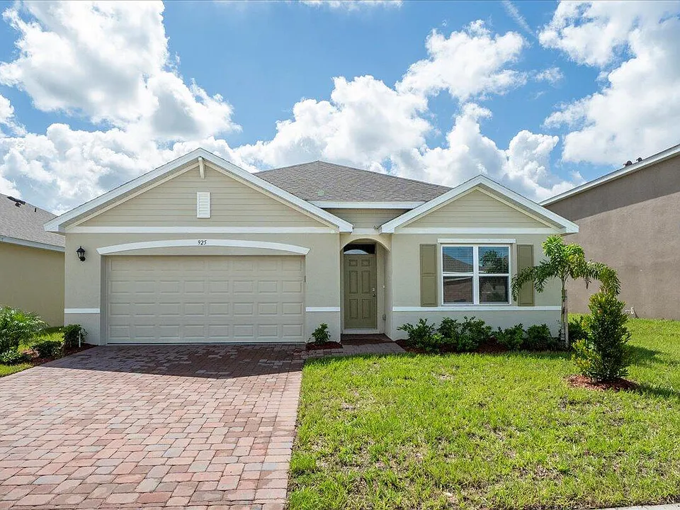 925 Dugan Cir SE