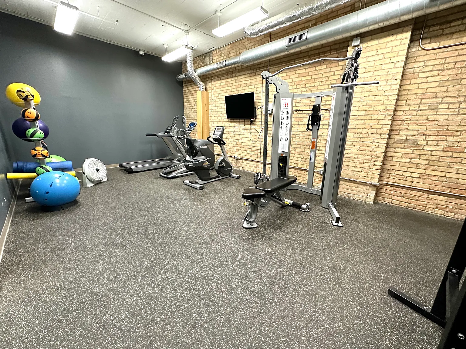 1 bed, 834 sqft, $1,525 — Photo 4