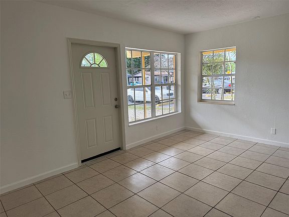 4th image of 808 NW 4th Avenue