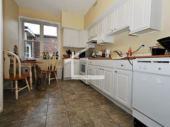 5th image of 49 Saint Marys St APT 03