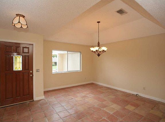 4th image of 1056 Fountainhead Dr