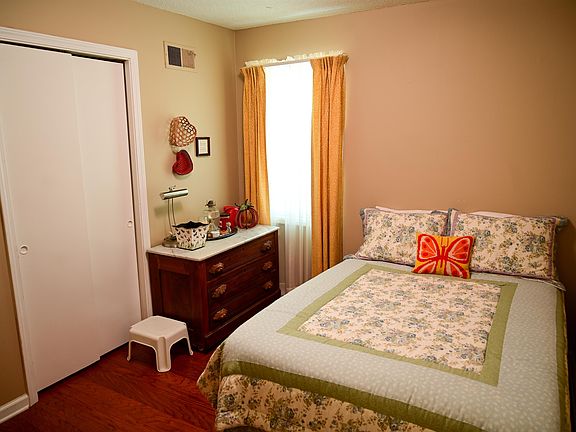 5th image of 906 Leigh Dr