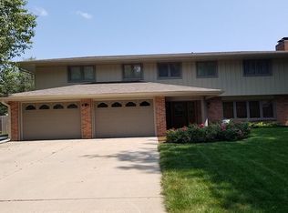 810 Hazelwood Dr, Lincoln, NE 68510