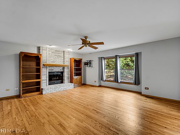 4th image of 16164 Burgundy Dr