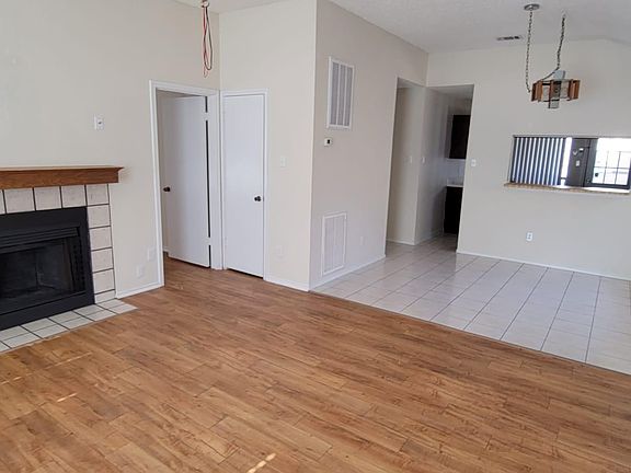 3rd image of 207 Stony Creek Dr