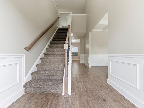 2nd image of 101 Lookout Dr