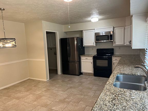 5th image of 909 Forest Glen Dr
