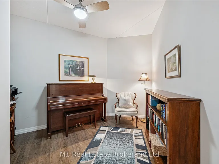 35 Kingsbury Sq #215 — Photo 21