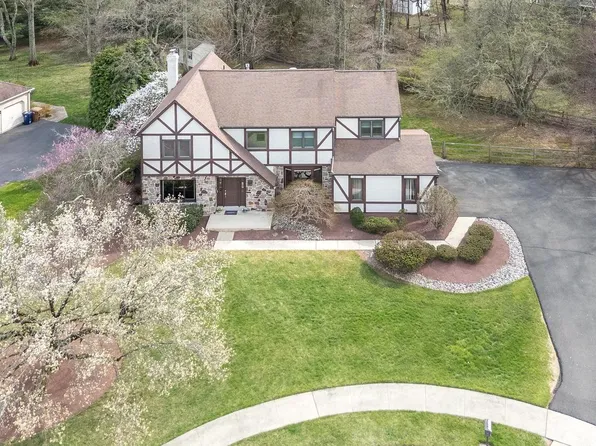 6 Chase Cir, Fort Washington, PA 19034