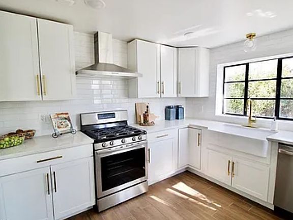 4th image of 1645 E Turney Ave #A