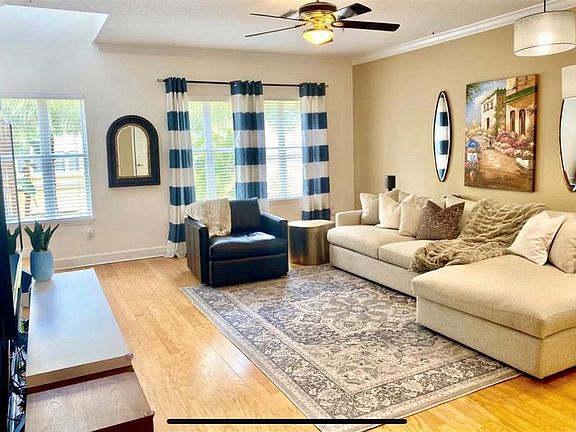 4th image of 627 Casabella Cir