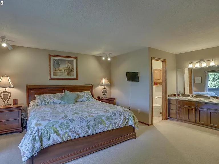 23645 NE Holladay St — Photo 9