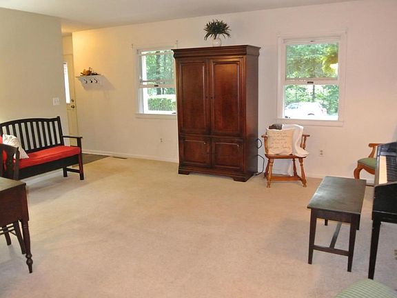 2nd image of 102 Chapin Pl