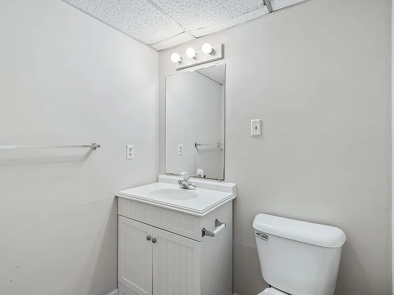 302 Wakefield Rd #B — Photo 8