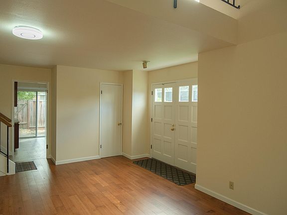 3rd image of 120 Amber Oak Ct