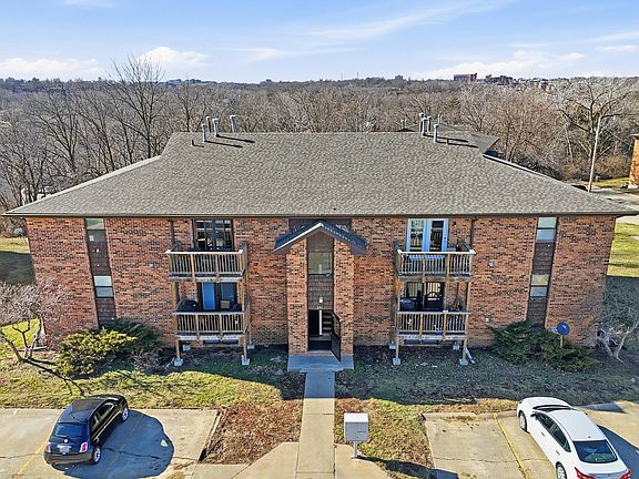 3rd image of 507 Columbia Dr APT J