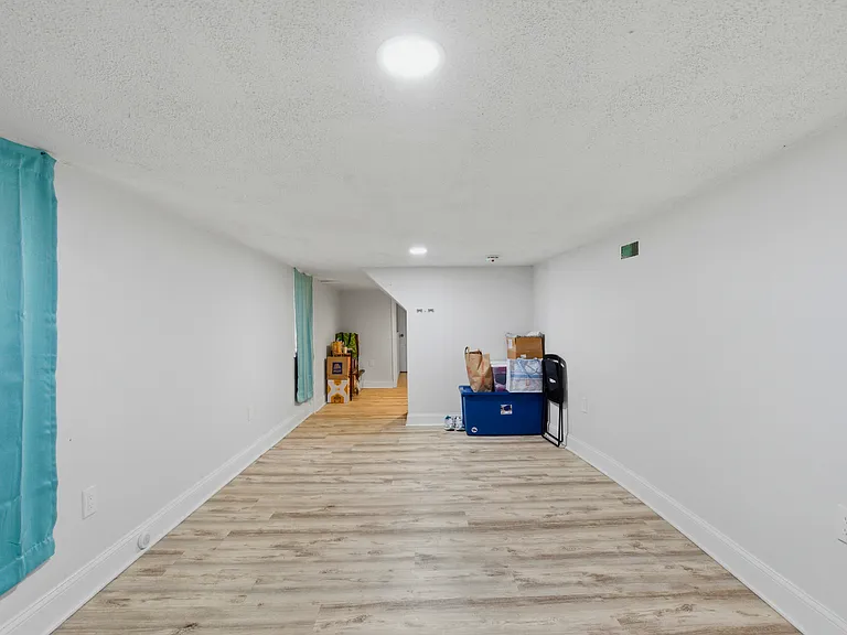 4318 Lawrence St — Photo 23
