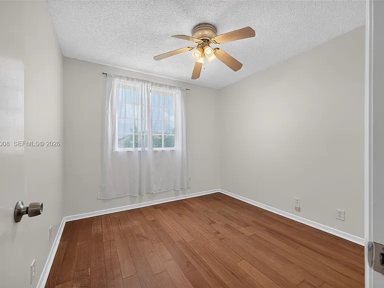 498 Cambridge Ln — Photo 29