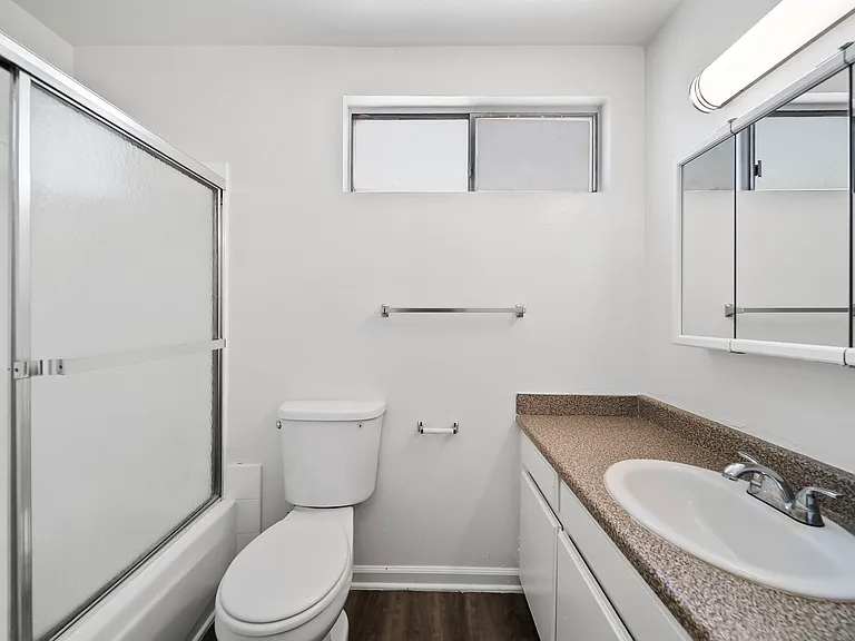 Cedar Apartments — Photo 10