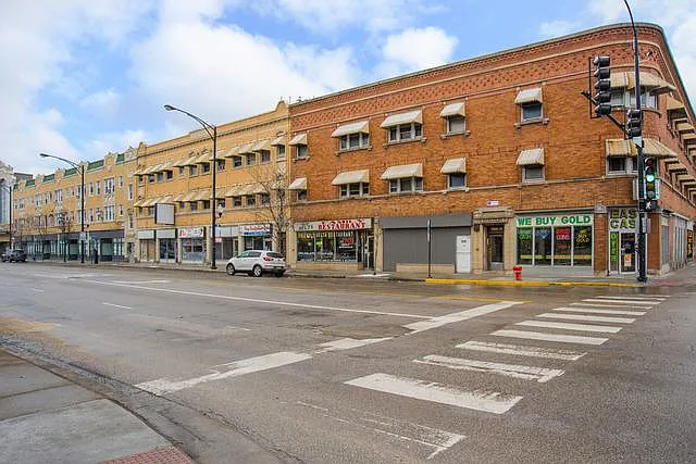 3207 N Cicero Ave #303 — Photo 13
