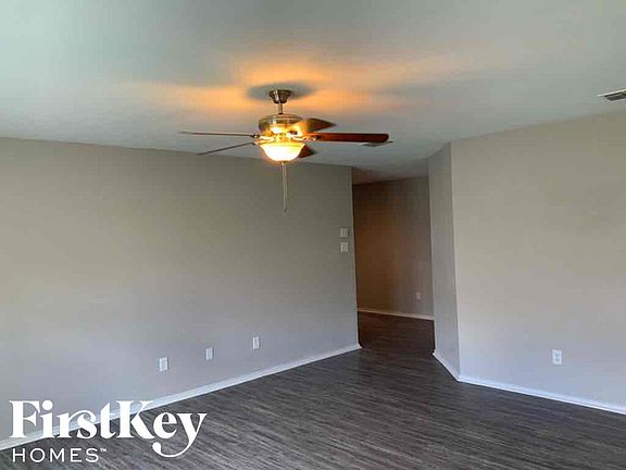 3rd image of 2621 Redwood St