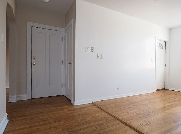 3rd image of 5028 N Springfield Ave APT 3E