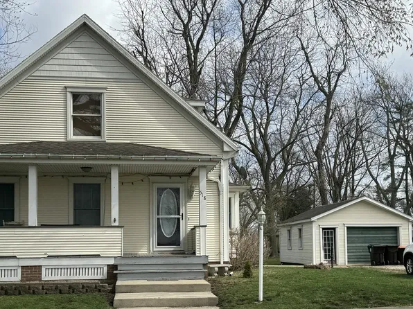 518 N Oak St, Wapella, IL 61777