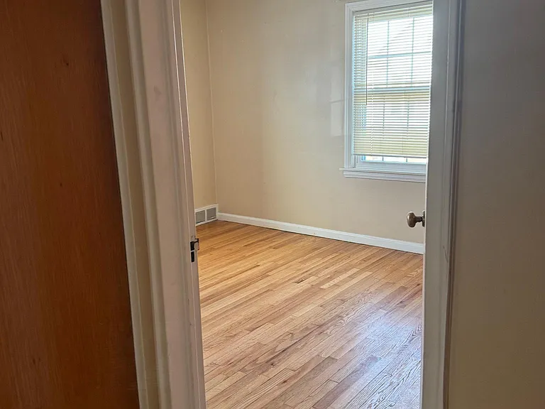21909 Snow Ave — Photo 15
