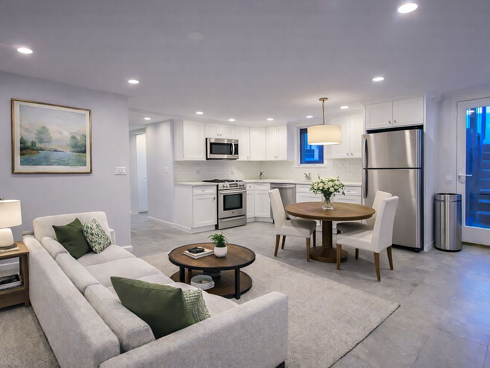1st image of 462 Lorimer St #1
