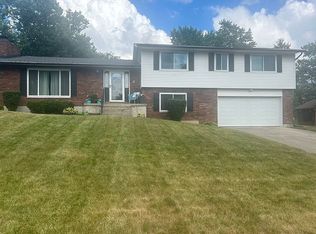 6448 Freeport Dr, Dayton, OH 45415