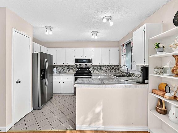 5th image of 617 N Whitewood Rd NE