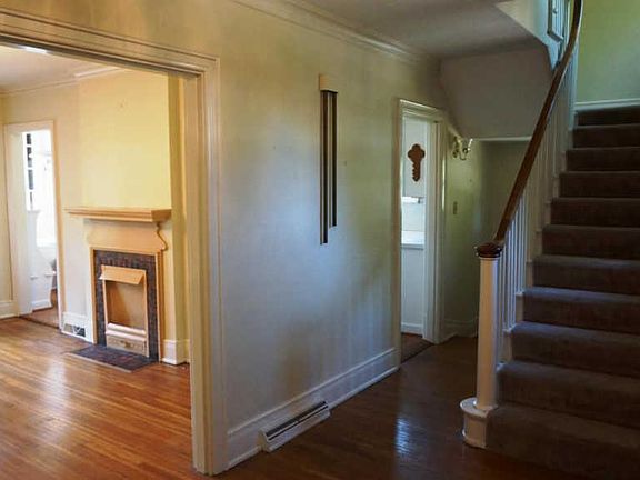 4th image of 1695 Arlington Ave
