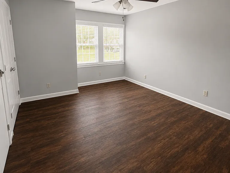 101 Bayview Cir — Photo 14