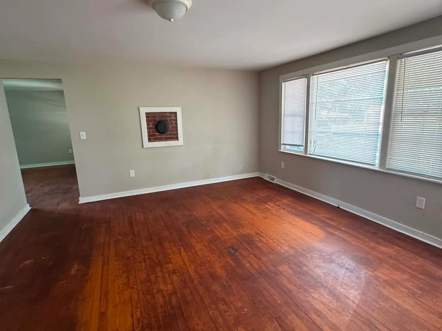 3 bed, 1.5 bath, 1432 sqft, $1,200 — Photo 2