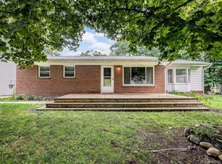 8557 Country Club Dr, Pinckney, MI
