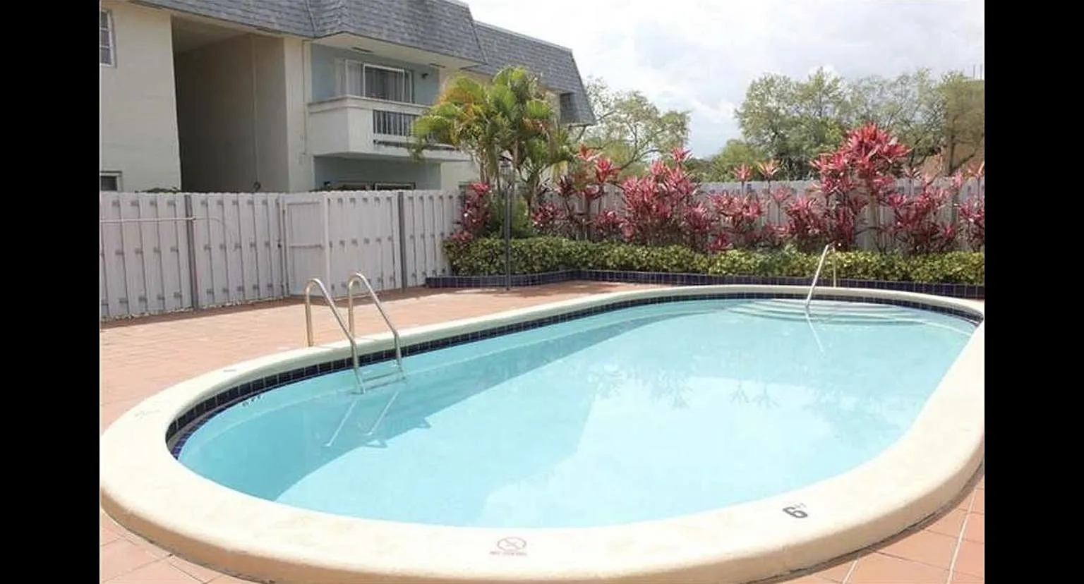 9370 SW 87th Ave — Photo 3