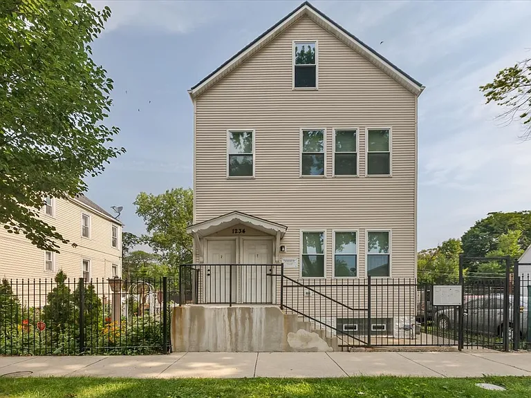 1234 W 49th Pl #2R — Photo 1