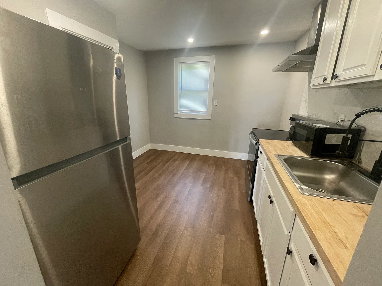 2 bed, 720 sqft, $1,350 — Photo 3