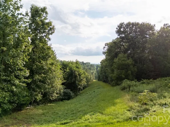 2715 Moose Lodge St, Valdese, NC 28690