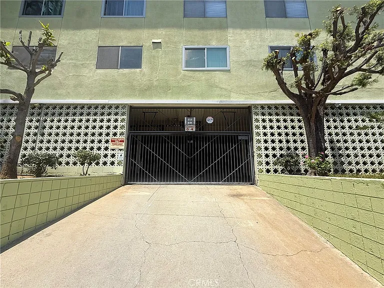 1301 S Atlantic Blvd #B424 — Photo 32