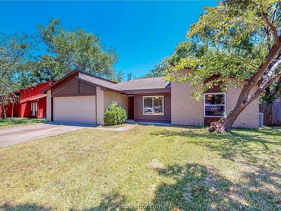 3rd image of 3011 Adrienne Dr