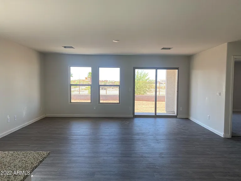 2052 E Velvet Pl — Photo 4