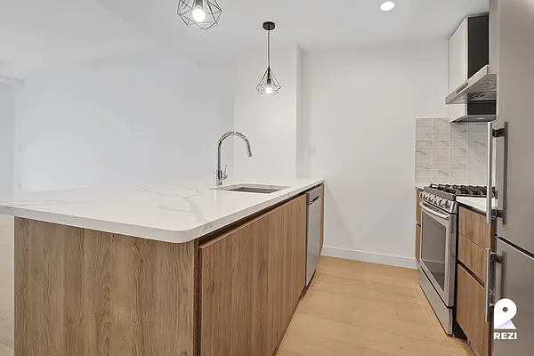 Rented by REZI | media 7