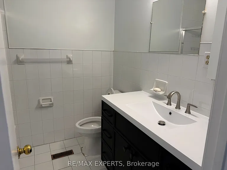 95 Navenby Cres — Photo 12