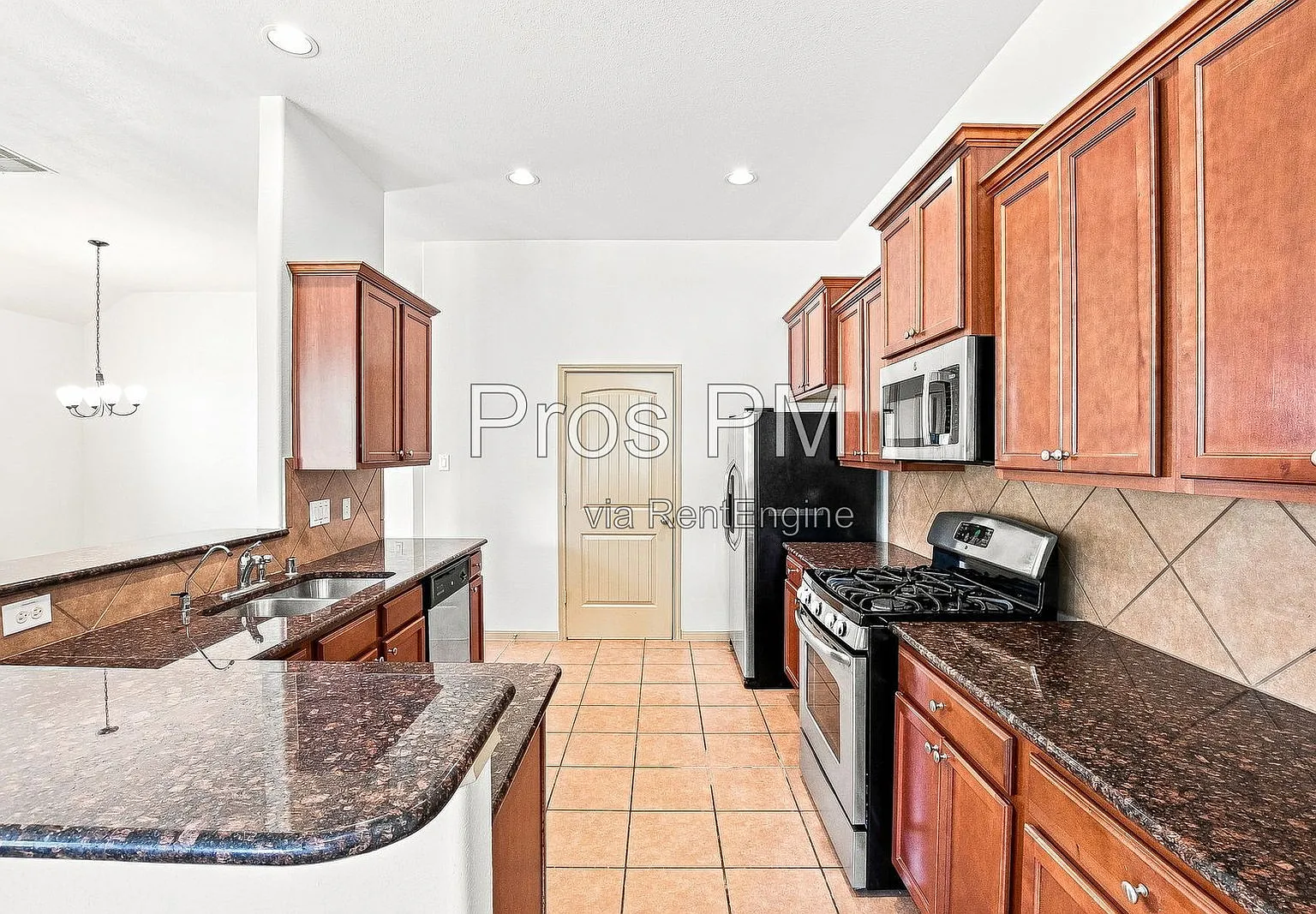 3 bed, 2.0 bath, 1868 sqft, $2,550 — Photo 3