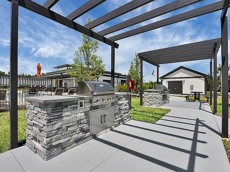 Pointe Grand Outdoor Grills