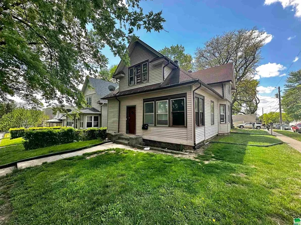 121 Cecelia St, Sioux City, IA 51105