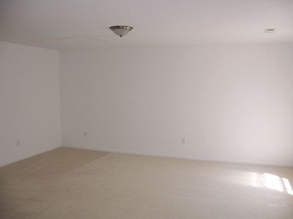 3rd image of 223 Stockbridge Dr