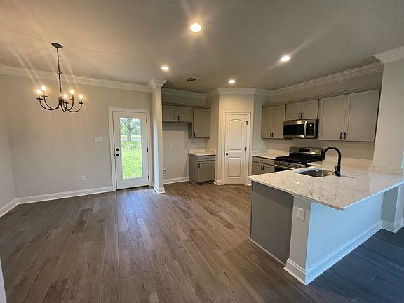 3rd image of 120 Owl Dr